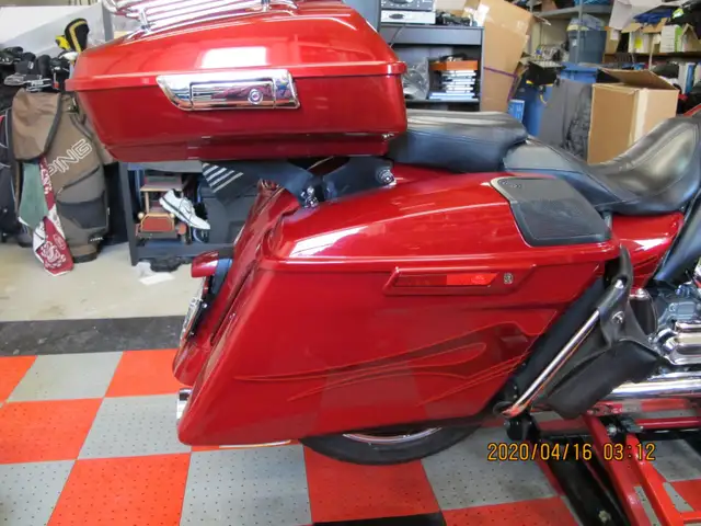 2013 Harley Davidson CVO Road king in Street, Cruisers & Choppers in Calgary - Image 9