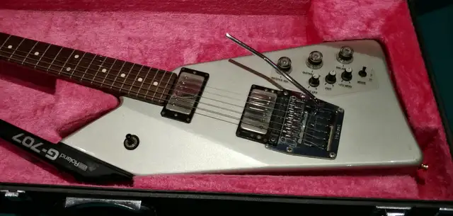 Roland Guitar Synthesizer GR-700 and G-707 Guitar in Guitars in Oakville / Halton Region - Image 6