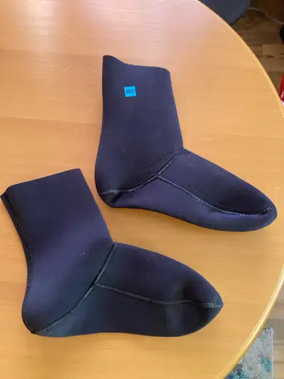 Used a couple of times, they were small for me. Size 8 , come with carrying bag.