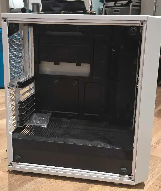 Fractal Design Meshify 2 in System Components in Ottawa - Image 3