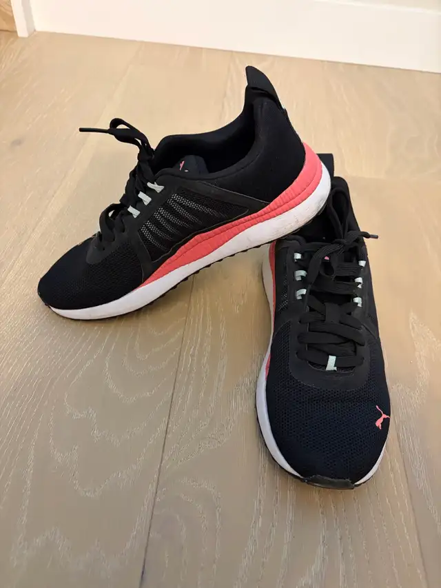 Puma Running Shoes in Women's - Shoes in Calgary - Image 3