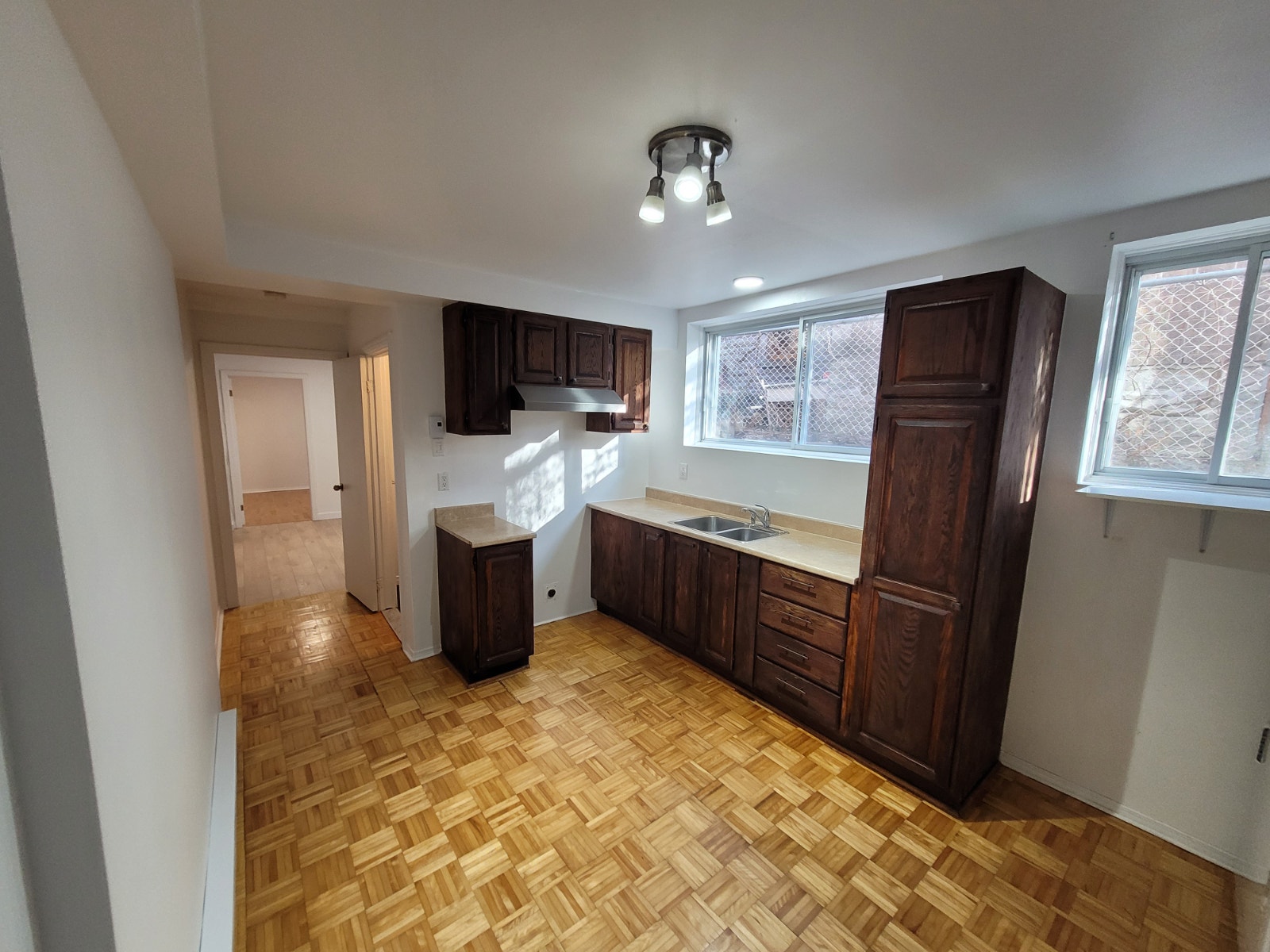 3½ AHUNTSIC, rénové, 1 chambre fermée, Gouin Est, 1 050 $ / mois — photo 1