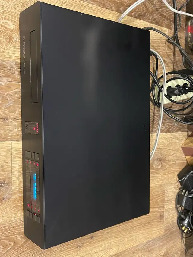 Micromega Stage 4 cd player Made in France  in Stereo Systems & Home Theatre in Kingston - Image 3