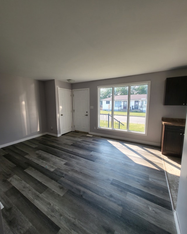 Amazing 2 Bedrooms Unit Available (Semi Detached) !!! Long Term