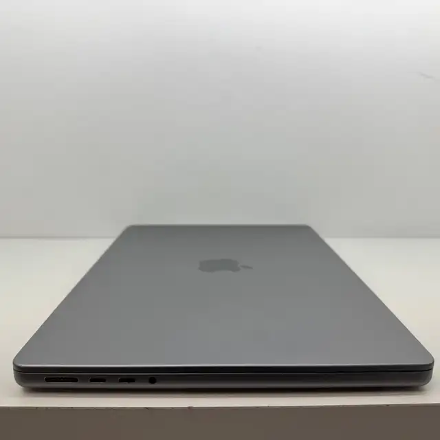 Apple MacBook Pro 14" 2021 - M1 Pro 512GB/16GB - No Power in Laptops in City of Toronto - Image 6