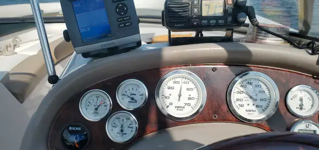 2005 23.5 ft bowrider Tracker Marine Tahoe in Powerboats & Motorboats in Trenton - Image 11