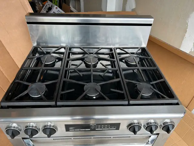 Dacor 36 inch Six Burner Gas Range in Stoves, Ovens & Ranges in Kawartha Lakes - Image 4