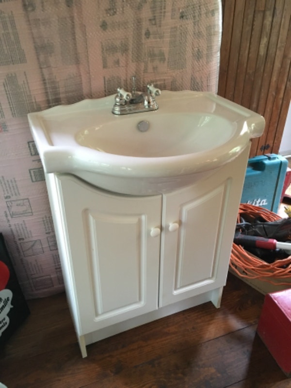 Meuble lavabo de salle bain avec évier intégré et Plomberie