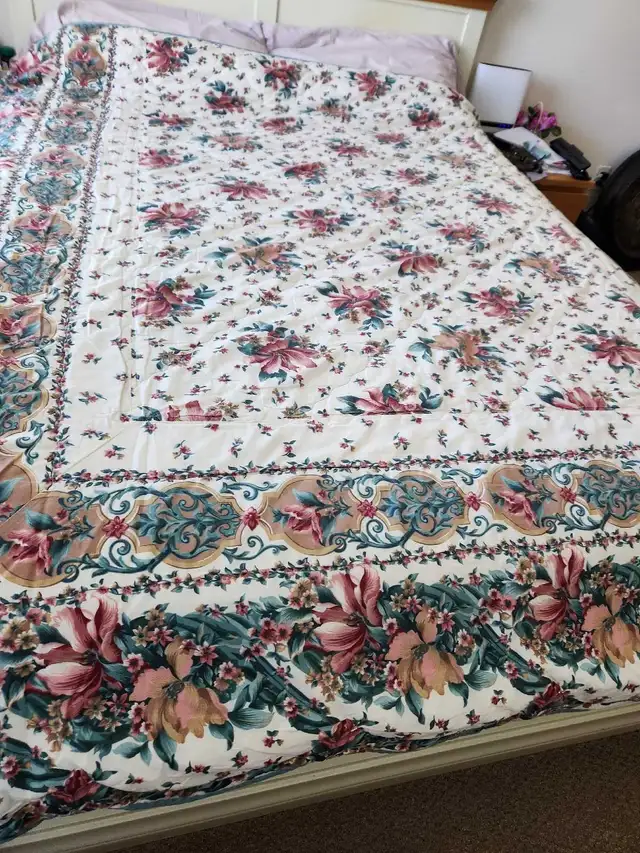 Queen size light comforter/ bed sheet spreader  in Bedding in Peterborough - Image 5
