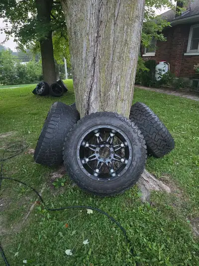 20x14 fuel rims with 35s 2 tires like new 2 tires bald 8x165 bolt pattern Pickup in lucknow Asking 1...