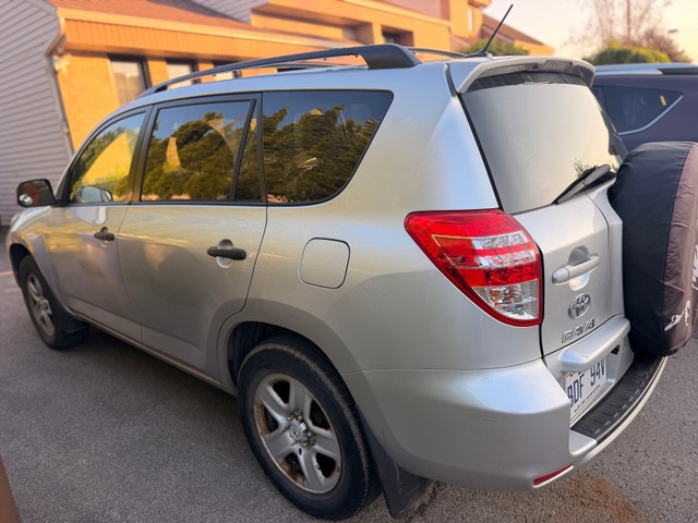 Toyota RAV4 — photo 4