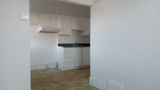 CHARMANT 4 1/2 in Long Term Rentals in Trois-Rivières - Image 9