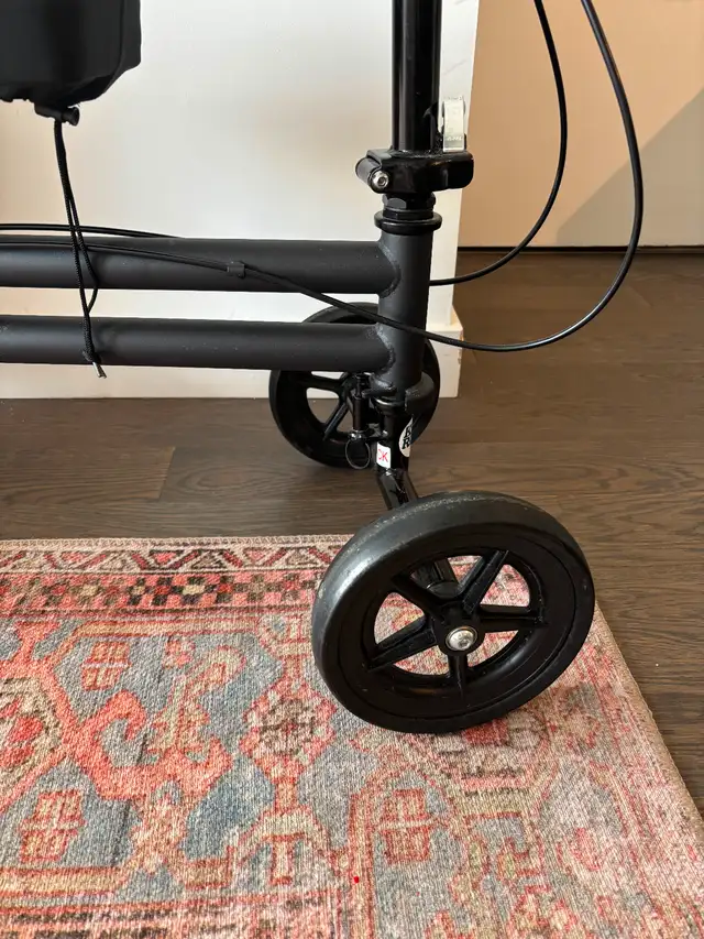Knee Rover with memory foam pad in Health & Special Needs in City of Toronto - Image 4