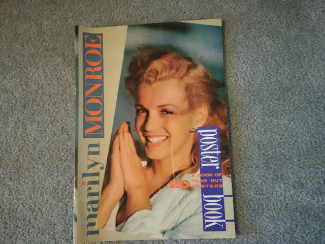 Marilyn Monroe Poster book & Collector Card Complete Set in Arts & Collectibles in Oshawa / Durham Region - Image 2