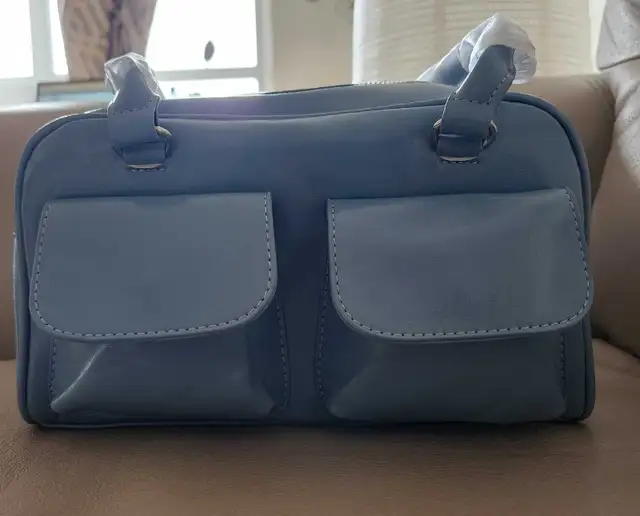 Light Blue Handbag with Pockets in Bags & Luggage in Mississauga / Peel Region - Image 7