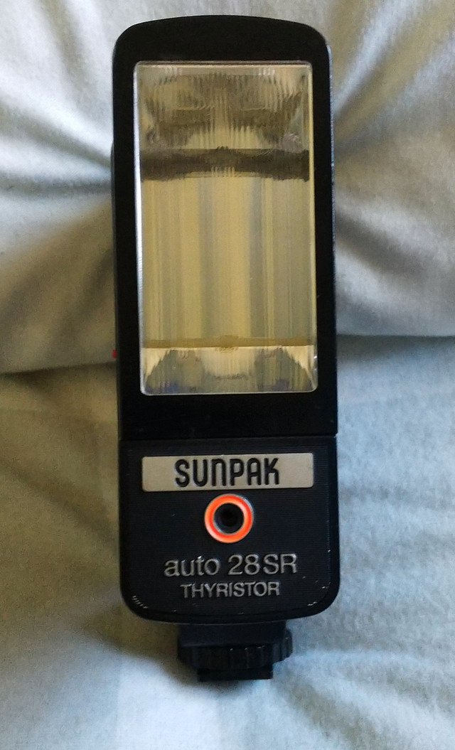 Sunpak Auto 28SR bounce flash in Cameras & Camcorders in Trenton