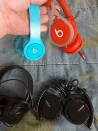 4 pairs of headphones