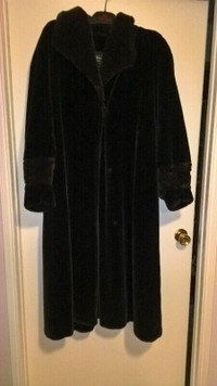 Ladies Winter Coat: Faux fur coat, black