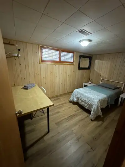 PRIVATE BASEMENT ROOM FOR FEMALES / COUPLES