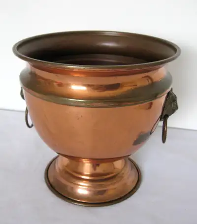 ANCIEN CACHE POT en CUIVRE..ANTIQUE COPPER  PLANTER COVER, View more