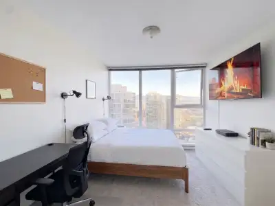 111 West Georgia St | High-Rise Views | Move-In Ready Highlights: Private attached en-suite bathroom...