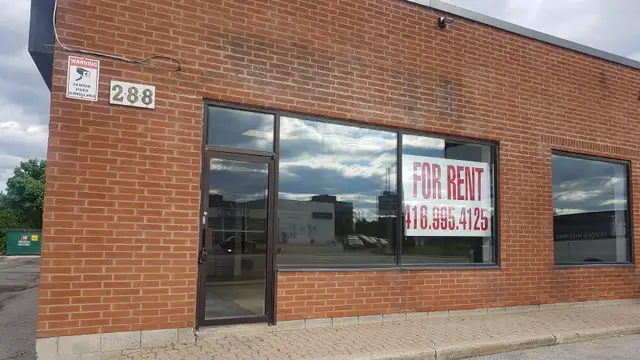 LOCATION! LOCATION! LOCATION! Prime Retail/Warehouse Space Lease in Commercial & Office Space for Rent in Oakville / Halton Region - Image 7