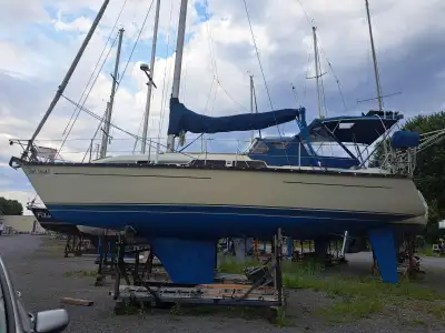 This well-maintained 1985 Mirage 35 sailboat is ready for your next adventure on the water. As a use...
