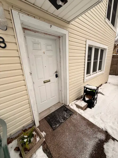 Desirable south end location. 5 min walk to Dal and SMU.