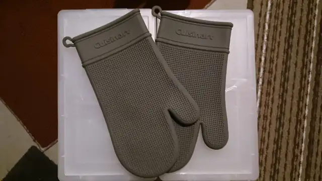 Rubber Boots + Work Gloves, etc in Kids & Youth in City of Toronto - Image 4