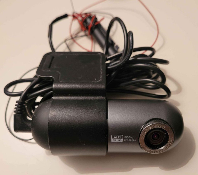 Cowon AW1 Dashcam And Rear Camera Set - Excellent Condition in General Electronics in Vancouver - Image 3
