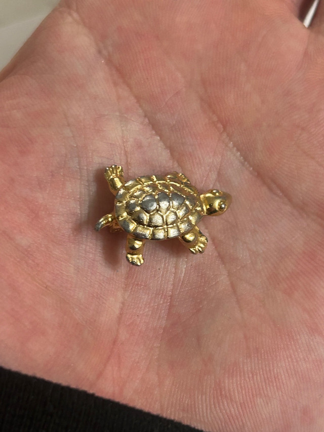 Turtle pin in Arts & Collectibles in Longueuil / South Shore - Image 2