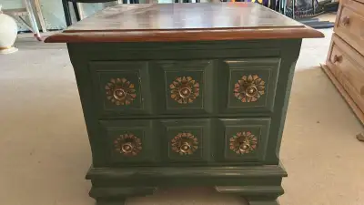 Meuble antique  en érable, View more