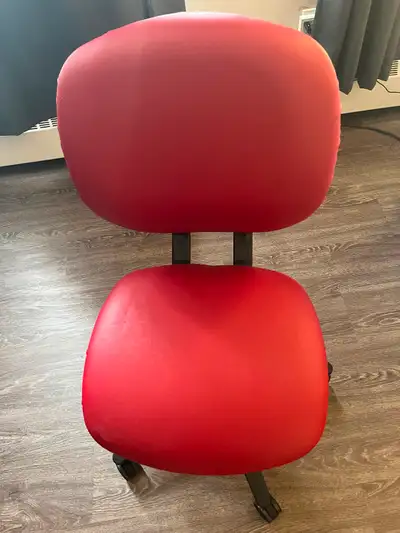 Selling a fully functional Steelcase office chair for just $80 — premium quality at a fraction of th...
