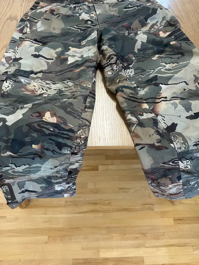 Camo under armour gore tex pants in Fishing, Camping & Outdoors in Owen Sound - Image 4