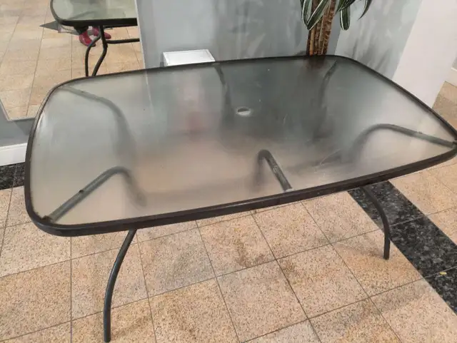  Large Outdoor Patio Table | Tempered Glass Top | 155 × 95 cm in Patio & Garden Furniture in City of Montréal - Image 5