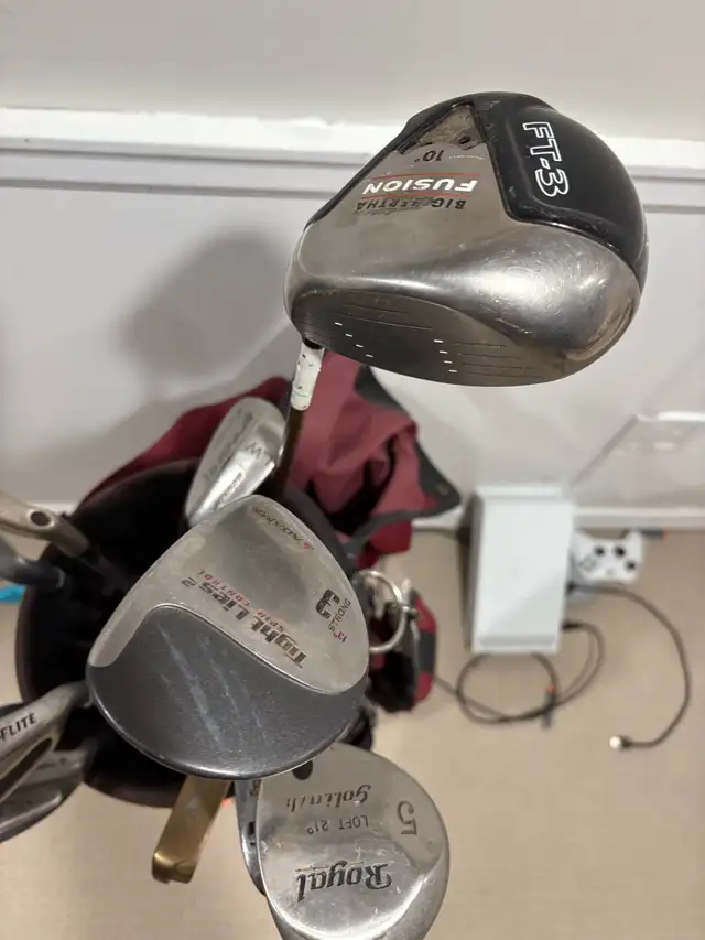 women’s right handed golf clubs and bag  in Golf in Guelph - Image 3