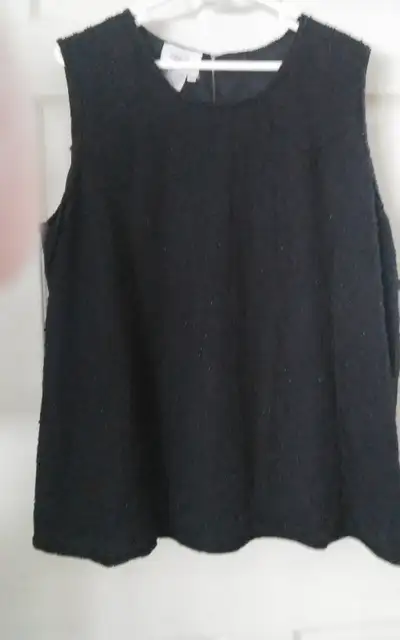 NEW w/TAG -WOMANS BLACK BEADED TOP SIZE 24, View more