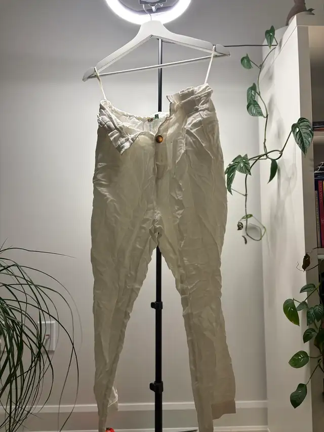 Brazilian White Linen Pants from Farm - Size L in Women's - Bottoms in Ottawa - Image 2