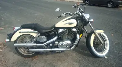 ** Pour Pieces ou reparations ** VT1100c2 Je roule toujours jusqu'au 1 er decembre ou presque. Cette...