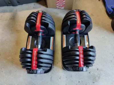 For sale is a pair of Bowflex Selecttech 552 Adjustable Dumbbells, goes from 5lbs to 52.5lbs, in goo...