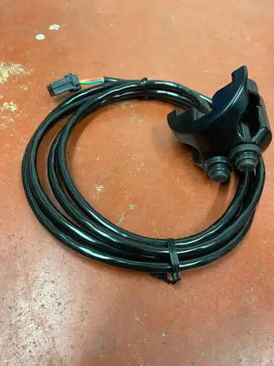 Legends air ride handle bar control for Harley touring models. Brand new, never used. Retails for $2...