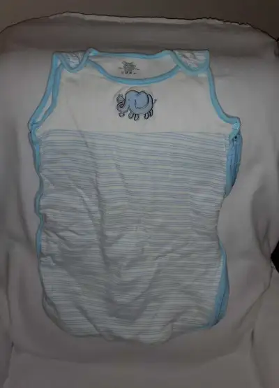 Small Wonders Baby Sleepsack Wearable Blanket Size 6-12 Months Zipper closure around the Sack & snap...