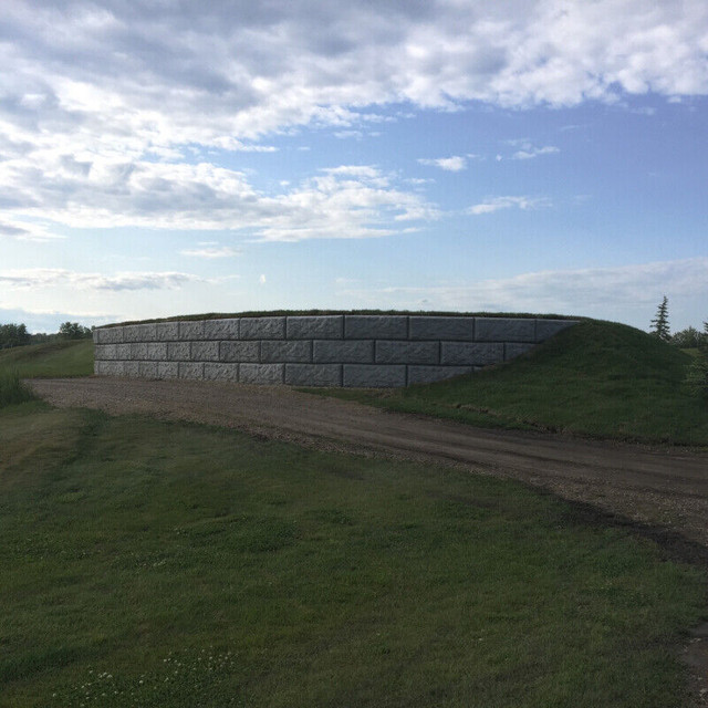 Retaining Wall System in Other Business & Industrial in St. Albert