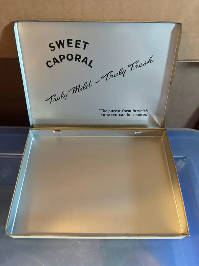 Montecristo & Sweet Caporal Box/Tin in Arts & Collectibles in City of Montréal - Image 5
