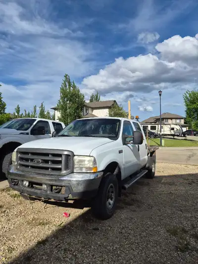 Needs a good tune up! 2004 6.0 powerstroke has 349,xxx km 0 blow by, xlt crew cab flat deck ( 6.5 ft...