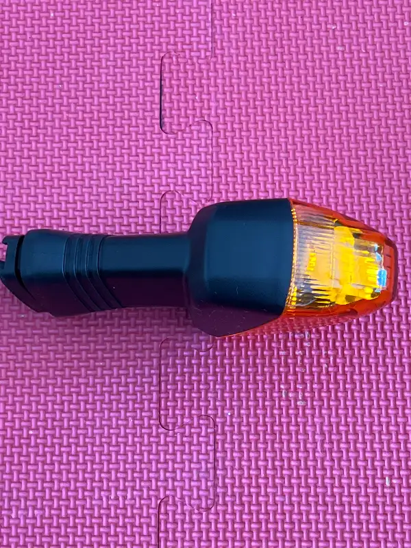 Kawasaki Ninja zx6r 600 Turn Signal Lamp assembly oem 23037-0058 in Other in Barrie - Image 10