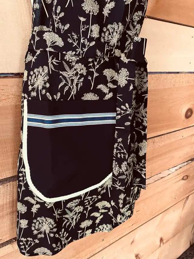 Handmade by me Apron. Elegant black and  gold design63660926626049122
