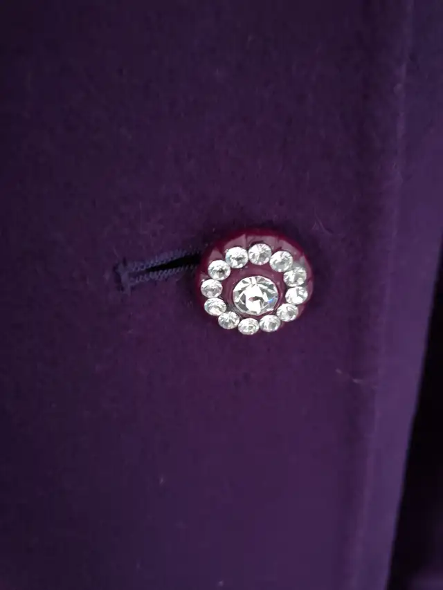 Beautifu wool coat in Women's - Tops & Outerwear in Longueuil / South Shore - Image 3
