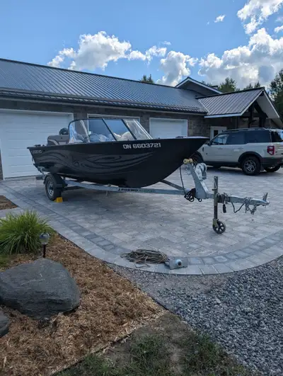 2019 Legend F17, Equipped with 90 Mercury 4 stroke motor.. Comes with travel cover and full enclosur...