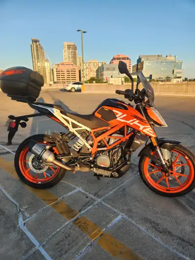 Can help with drop off if needed. KTM DUKE 390 2019 12,600 kms New full service oil change Extras: L...